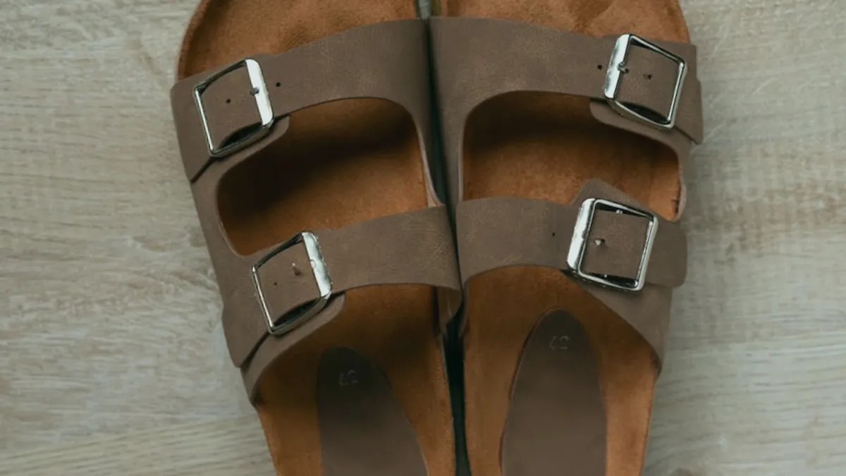 Shoes — Islamic illustration (object)